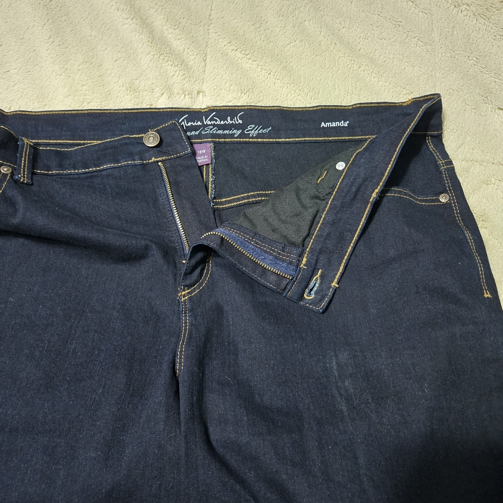 Gloria Vanderbilt Amanda Jeans All Around Slimming Effect Denim Capri, 18 W - Picture 7 of 14